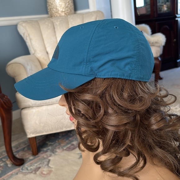 Brand New The North Face Adjustable Baseball Cap Horizon Hat Blue Coral Sporty - Picture 7 of 16